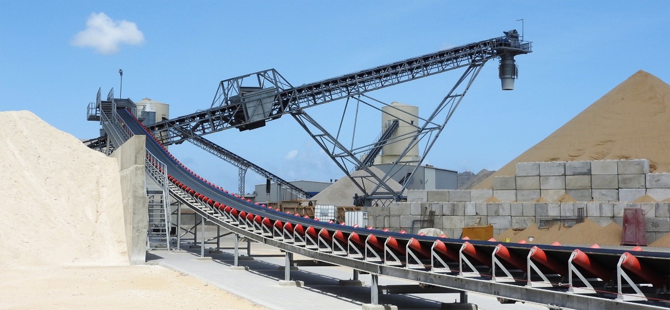 Mining belt conveyor for bulk materials handling